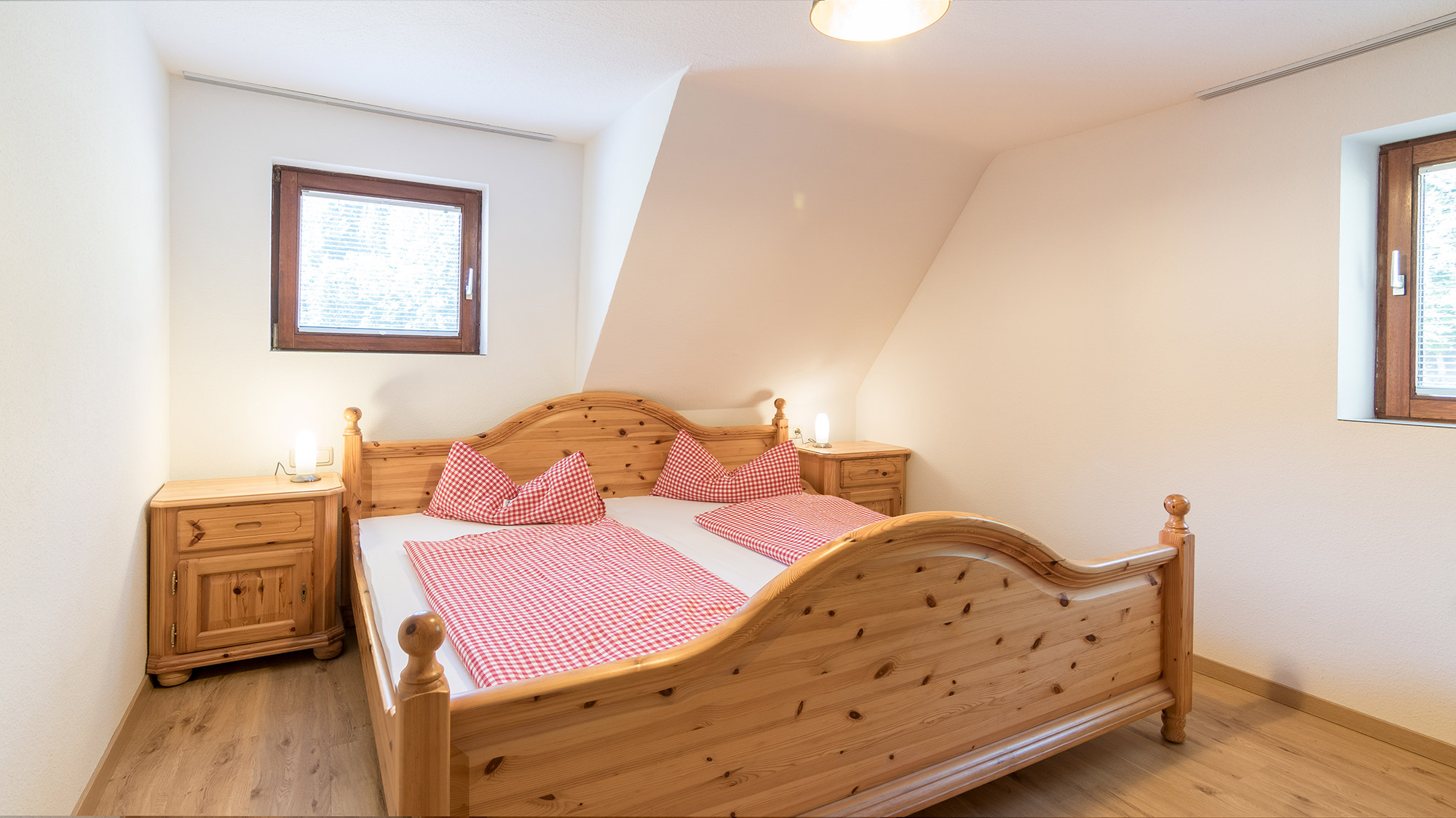 Schlafzimmer im gemütlichen Schwarzwald-Stil