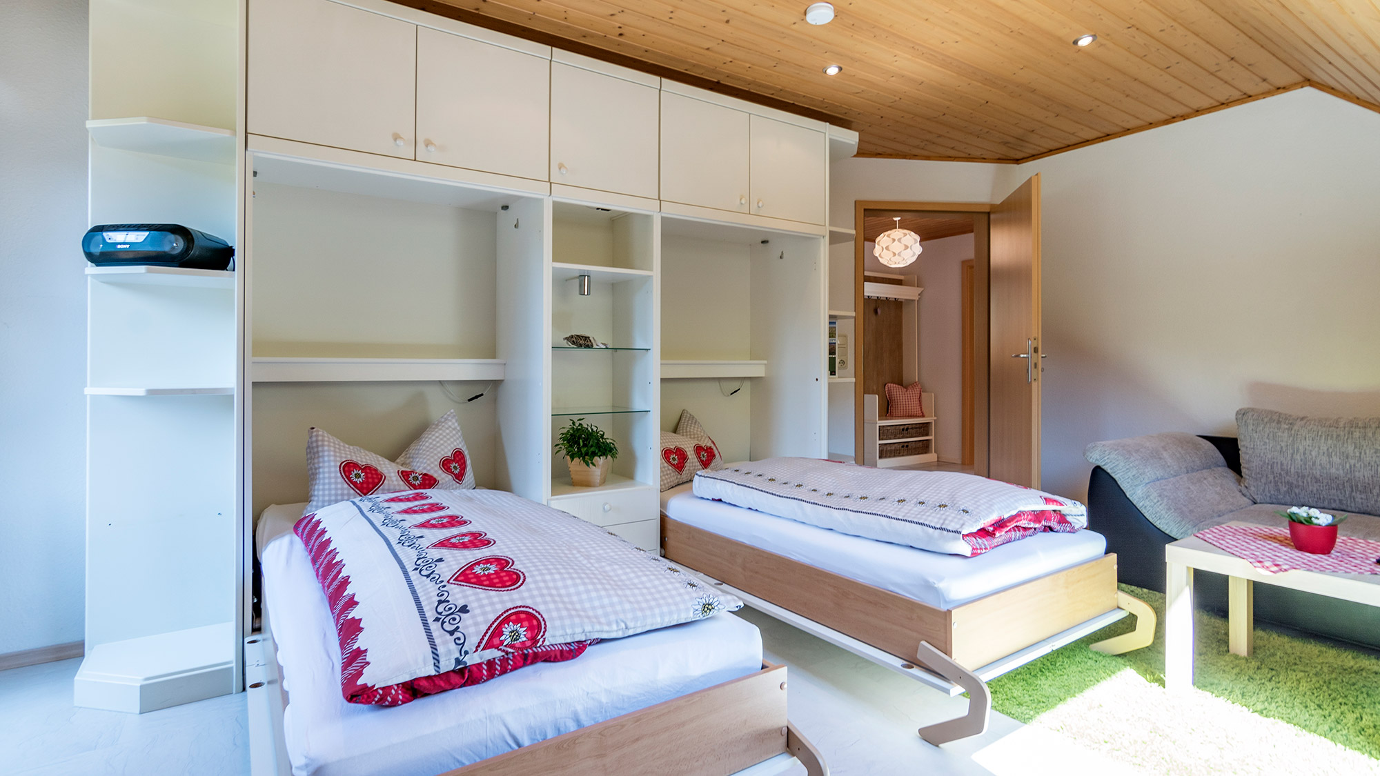 Wohnzimmer mit Schlafgelegenheit Ferienwohnung Wolkenheim